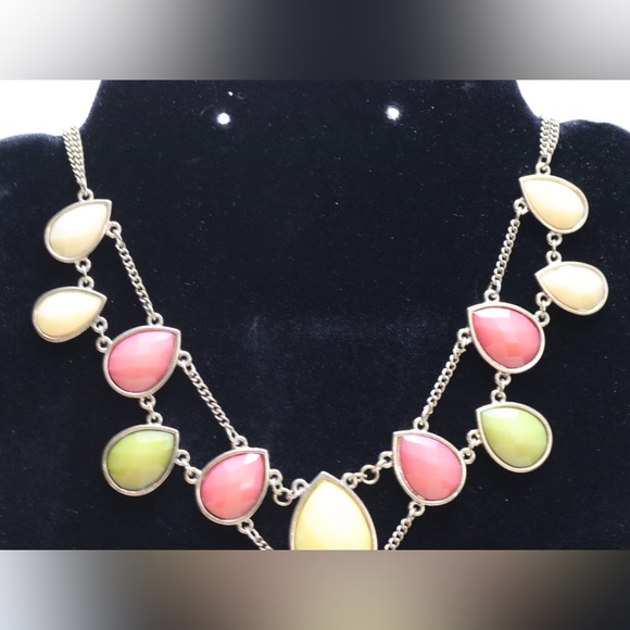 Vintage inspired pink, light green, light yellow, and cream necklace - Picture 2 of 8